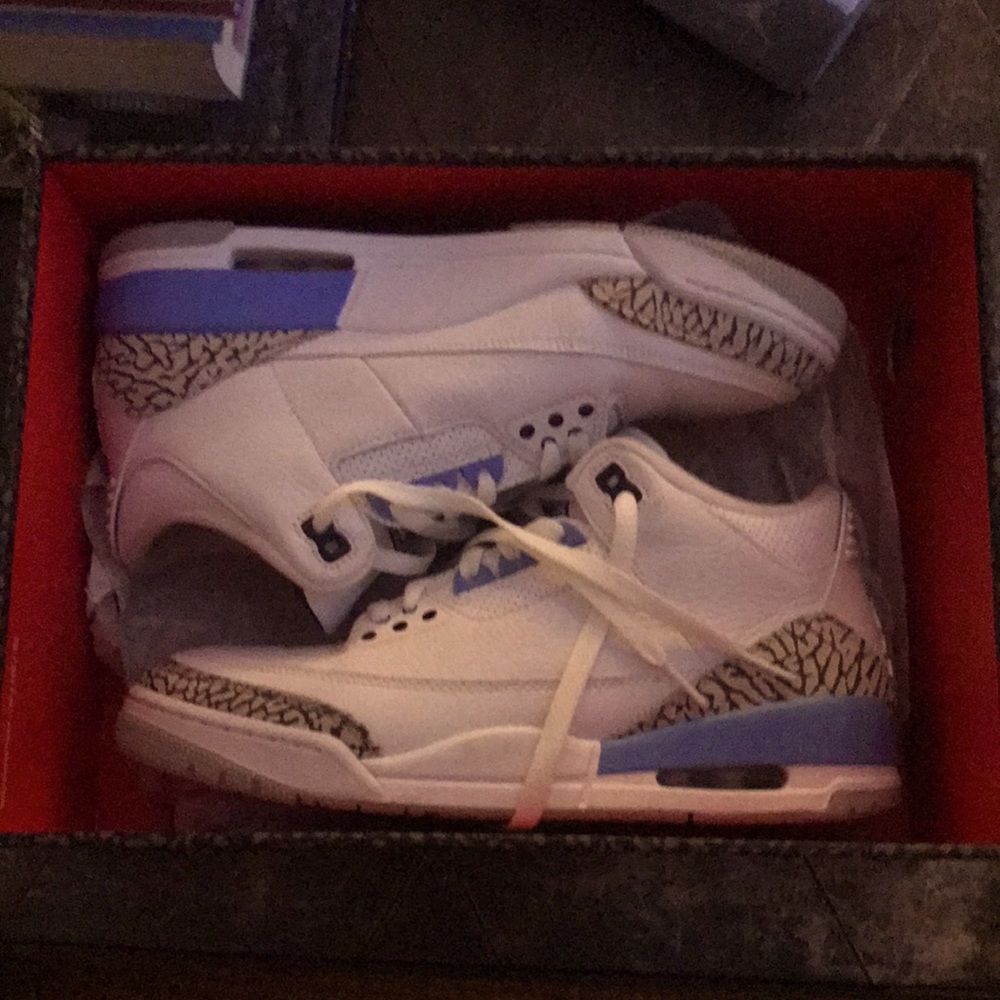 Air Jordan 3 Retro UNC